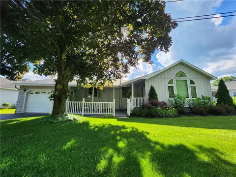 182 Latonka Dr, Mercer, PA 16137