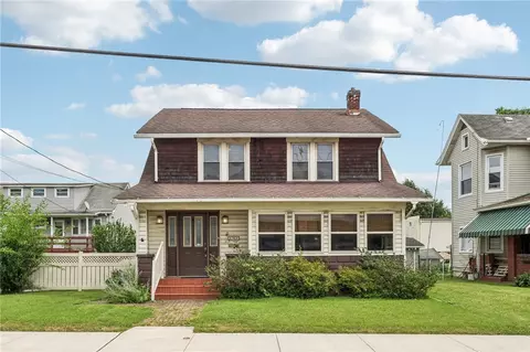 306 S 4th St, Youngwood, PA 15697