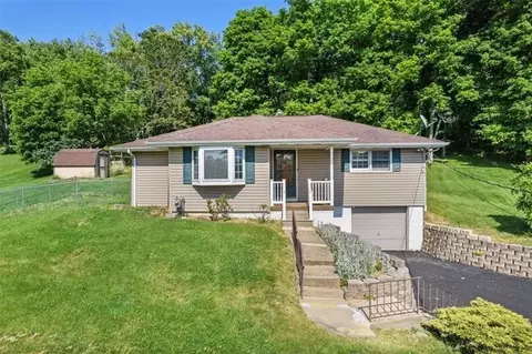 90 Franklin Farms Rd, Washington, PA 15301
