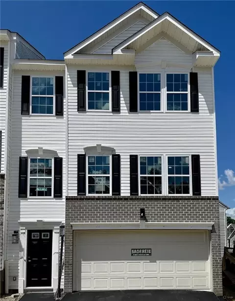 179 Lockheed Dr, Coraopolis, PA 15108
