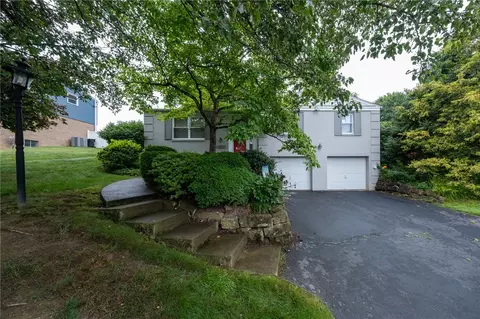 8850 Breezewood Dr, Pittsburgh, PA 15237