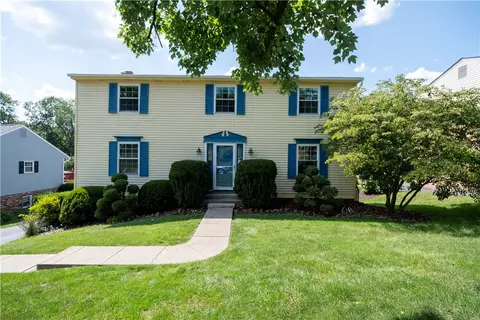 309 Windsor Dr, Moon Twp, PA 15108