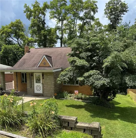 246 Maple Dr, Monroeville, PA 15146