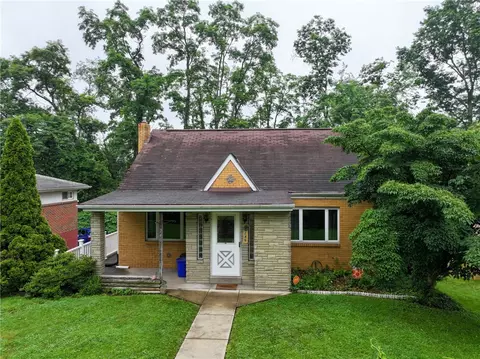 Exterior - 246 Maple Dr, Monroeville, PA 15146 photo 3 of 5