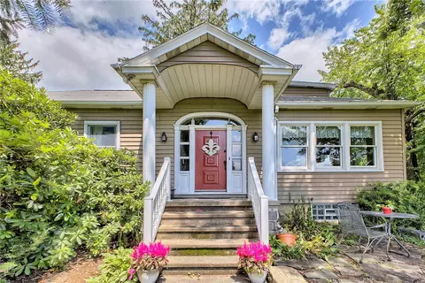 211 Abbe Pl, Delmont, PA 15626