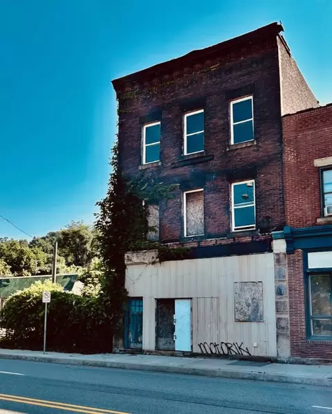 4741 Irvine St, Pittsburgh, PA 15207