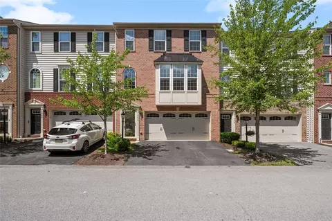 1004 Pointe View Dr, Mars, PA 16046