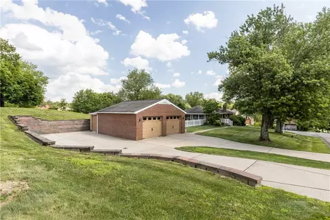 2115 Forge Dr, Aliquippa, PA 15001
