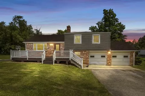 408 Circle Dr, Ellwood City, PA 16117