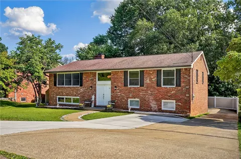 134 N Jamestown Rd, Coraopolis, PA 15108