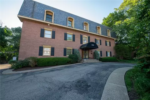 425 N Neville St #302, Pittsburgh, PA 15213