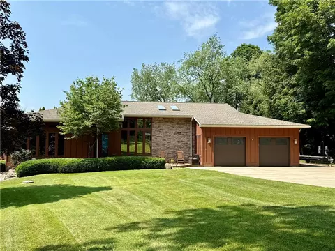 372 Latonka Dr, Mercer, PA 16137