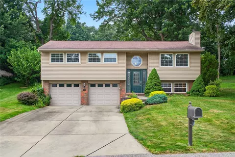 109 Black Friar Dr, Coraopolis, PA 15108