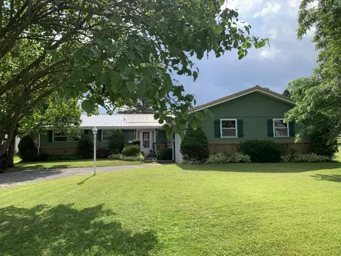 840 Lansberry Ct, Somerset, PA 15501