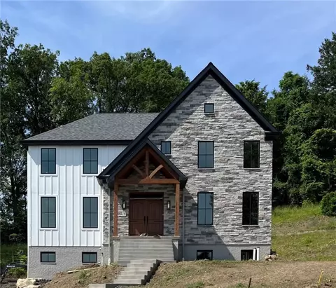 7 Holland Dr, Blawnox, PA 15238