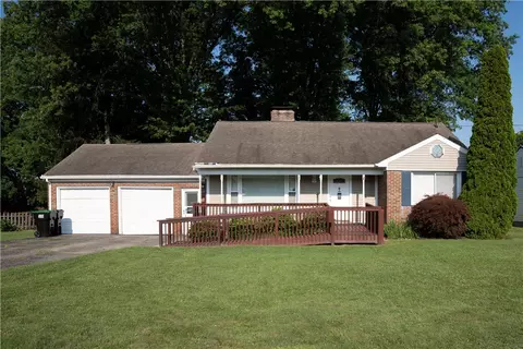 91 N Crescent Dr, Hermitage, PA 16148