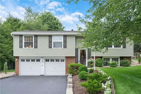 1214 Regency Dr, Pittsburgh, PA 15237