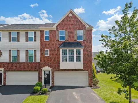 1009 Grey Fox Cir, Bridgeville, PA 15017