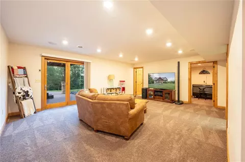 Living - 2780 Ipnar Rd, Irwin, PA 15642 photo 3 of 4
