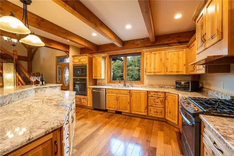 Kitchen - 2780 Ipnar Rd, Irwin, PA 15642 photo 2 of 3