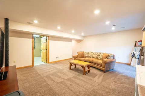 Living - 2780 Ipnar Rd, Irwin, PA 15642 photo 4 of 4