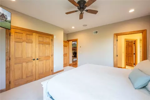 Bedroom - 2780 Ipnar Rd, Irwin, PA 15642 photo 2 of 6