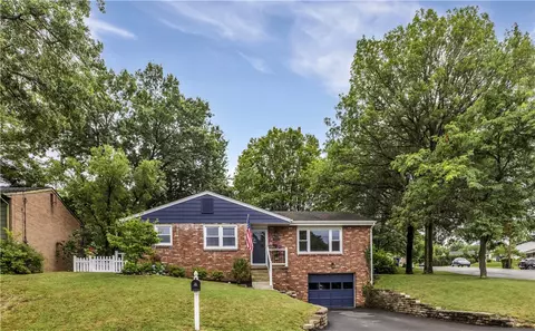 202 Emerson Dr, Zelienople, PA 16063