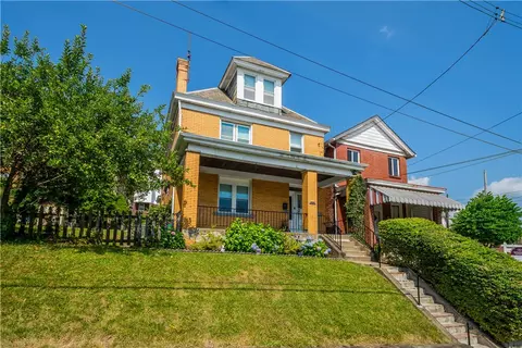 2102 Vodeli St, Pittsburgh, PA 15216 photo 2