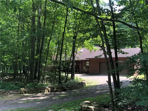 1023 Nemacolin Dr, Ohiopyle, PA 15470