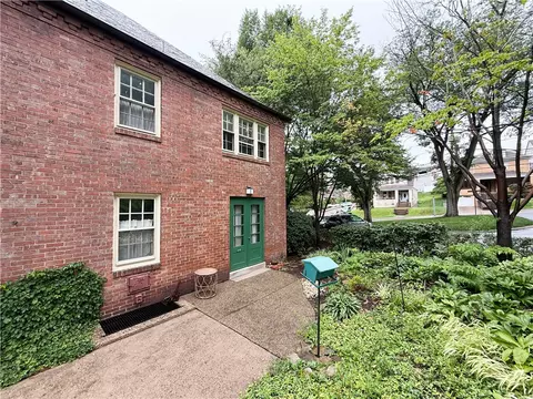 410 Sulgrave Rd, Pittsburgh, PA 15211