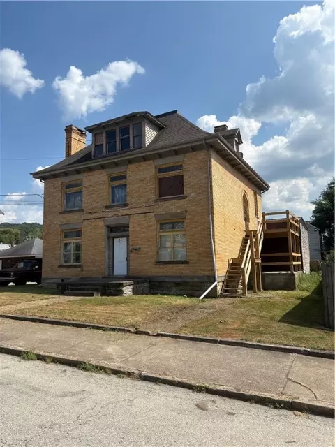 214 E Fairview Ave, Connellsville, PA 15425