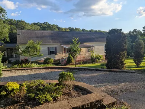 1249 Pinewood Rd, Irwin, PA 15642