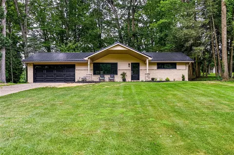 5 Bel Aire Dr, Delmont, PA 15626