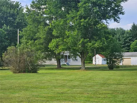 1240 Coffee Run Rd, Pulaski, PA 16143