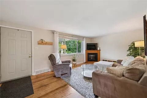 4746 Bert Dr, Monroeville, PA 15146 photo 6