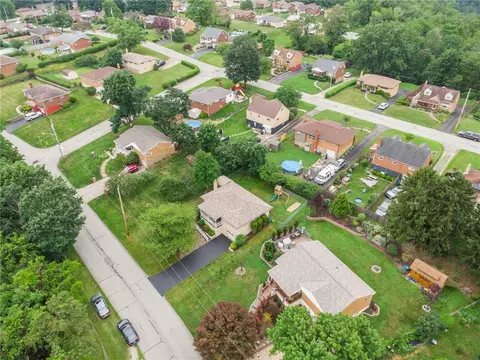 4746 Bert Dr, Monroeville, PA 15146 photo 2