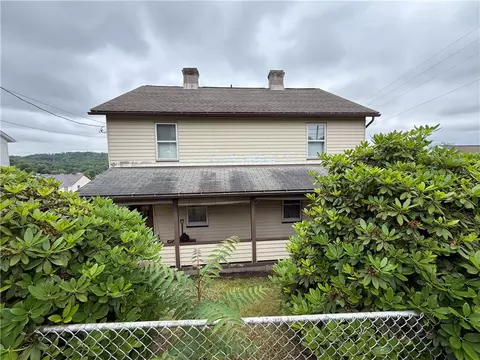 66 Beech St, Muse, PA 15350