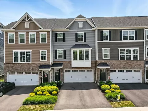 4022 Crown Dr, South Park, PA 15129
