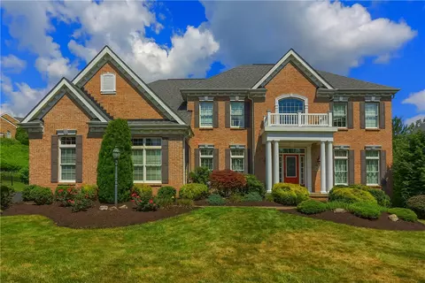 4127 Duckhorn Dr, Moon Twp, PA 15108
