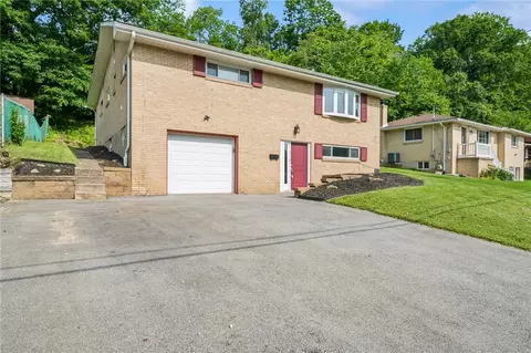 216 Woodlawn Dr, Trafford, PA 15085