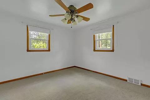 Bedroom - 105 Eakin Dr, Beaver, PA 15009 photo 3 of 6
