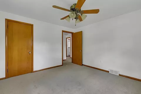Bedroom - 105 Eakin Dr, Beaver, PA 15009 photo 4 of 6