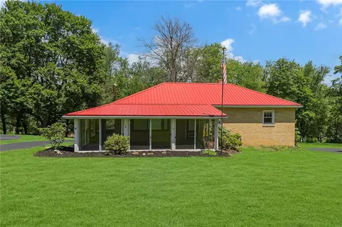 105 Eakin Dr, Beaver, PA 15009