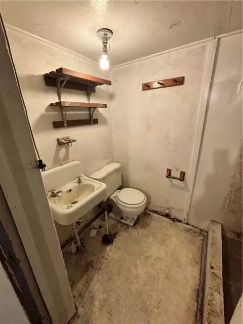 Bath - 46 Broadway Ave, North Irwin, PA 15642 photo 2 of 2
