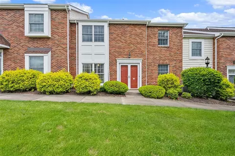 103 Boxwood Ct, Mcmurray, PA 15317