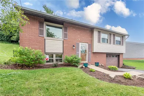 326 Florida Dr, Oakdale, PA 15071