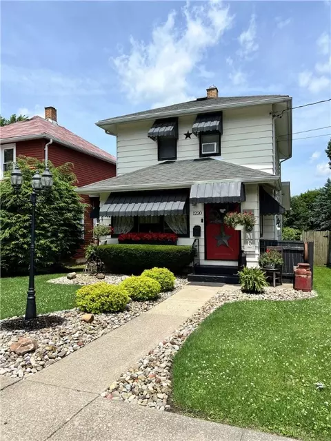 1220 Negley St, Farrell, PA 16121