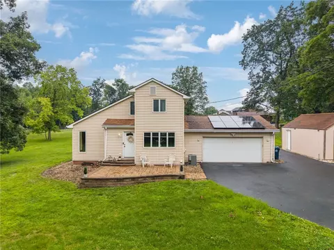 110 Four Seasons Ln, Irwin, PA 15642