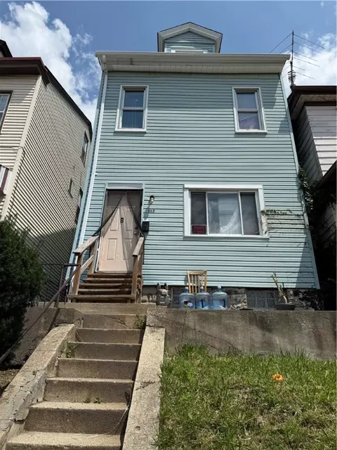 117 Charles St, Mount Oliver, PA 15210