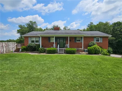 323 Hoon Rd, Butler, PA 16001